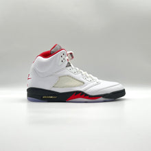 Load image into Gallery viewer, Jordan 5 Retro Fire Red Silver Tongue (2020）
