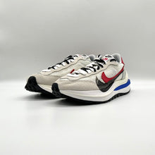 Load image into Gallery viewer, Nike Vaporwaffle Sacai Sport Fuchsia Game Royal
