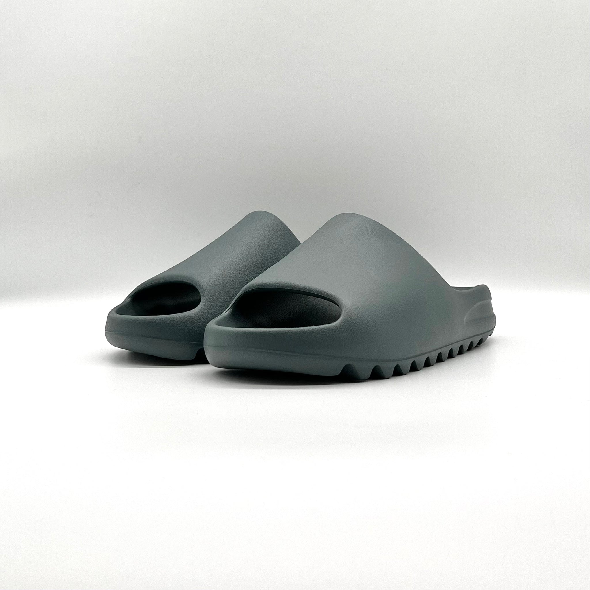 YEEZY SLIDE  FABULOUS CONSIGNMENT STORE