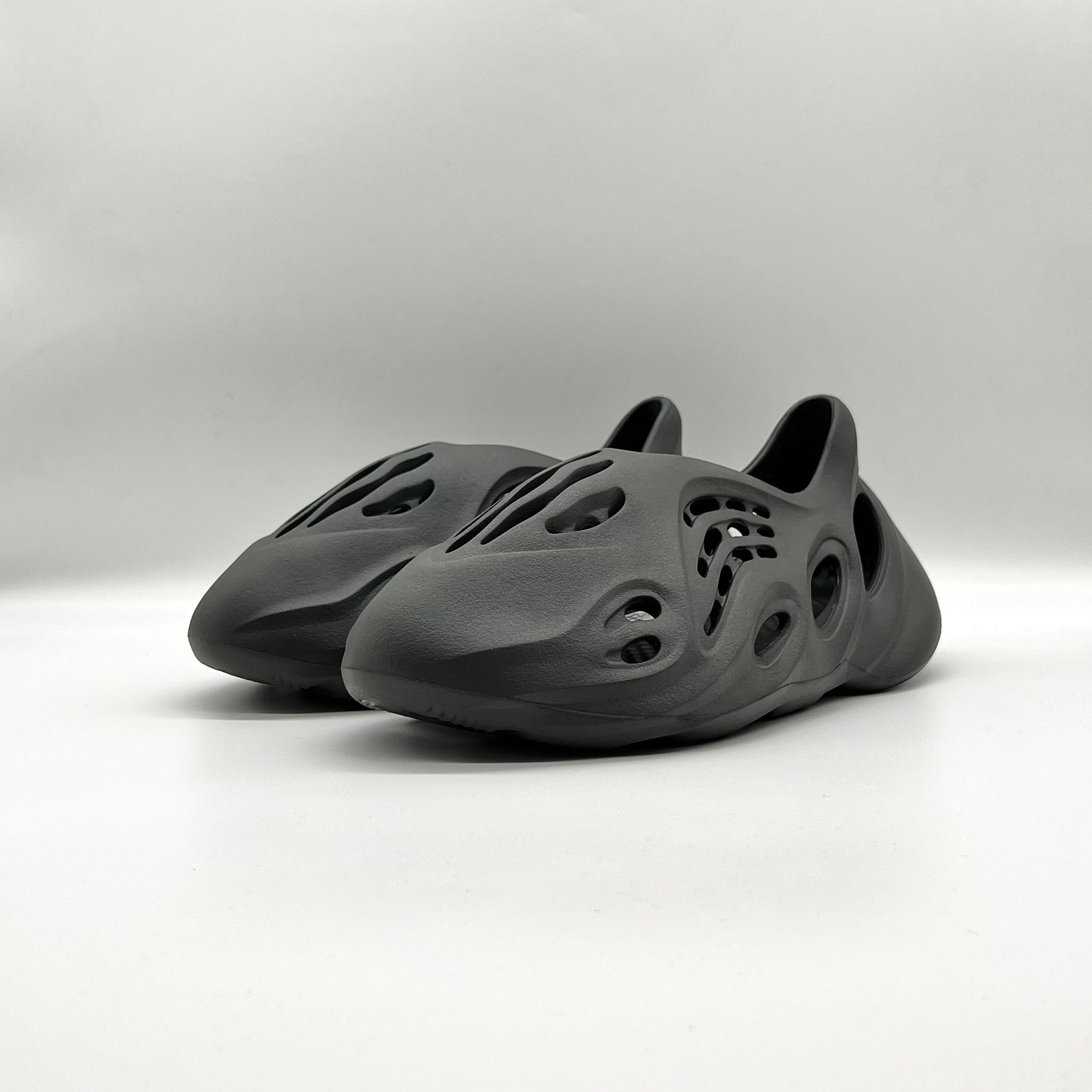 adidas Yeezy Foam RNR Carbon – FABULOUS CONSIGNMENT STORE