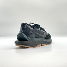 Load image into Gallery viewer, Nike Vaporwaffle sacai Black Gum
