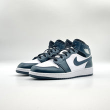 Load image into Gallery viewer, Jordan 1 Mid Armory Navy (GS)
