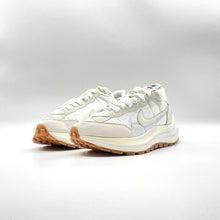 Load image into Gallery viewer, Nike Vaporwaffle sacai Sail Gum
