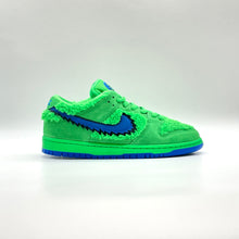 Load image into Gallery viewer, Nike SB Dunk Low Grateful Dead Bears Green
