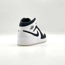 Load image into Gallery viewer, Jordan 1 Mid Diamond Shorts (GS)
