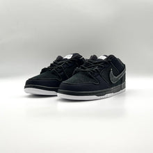 Load image into Gallery viewer, Nike SB Dunk Low Gnarhunters
