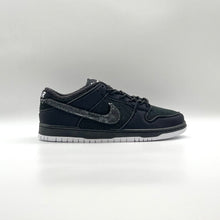 Load image into Gallery viewer, Nike SB Dunk Low Gnarhunters
